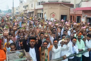 अयोध्या: शिवमय हुई रामनगरी, भक्तों ने किया जलाभिषेक