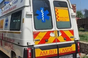 रायबरेली: एंबुलेंस चालक तथा आशा बहू को बचाने में लगाया जोर