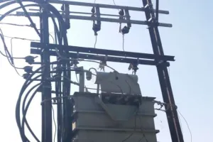 बरेली: चलते ट्रांसफार्मर से तेल चोरी, मॉडल टाउन में बिजली गुल