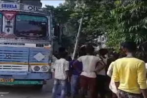 बहराइच: टैंकर की टक्कर से बाइक सवार चाचा-भतीजे की मौत, परिजनों में कोहराम