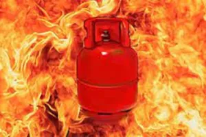 बलिया: रसोई गैस सिलेंडर फटने से तीन महिलाओं समेत पांच झुलसे 