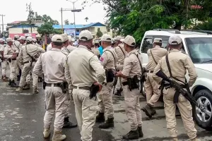 मणिपुर के इंफाल ईस्ट और इंफाल वेस्ट जिलों में सोमवार दोपहर तक कर्फ्यू में ढील 