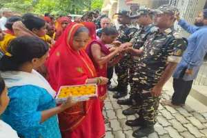 बहराइच: बहनों ने एसएसबी जवानों को बांधी राखी, देश और महिला सुरक्षा का दिलाया संकल्प 