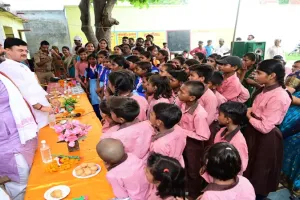 अयोध्या: महापौर ने कम्पोजिट विद्यालय में किया स्मार्ट क्लास का शुभारंभ 