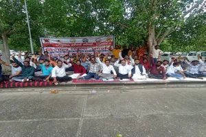 परिवहन विभाग की गलत नीति से कैब चालकों का शोषण: आरके पांडेय