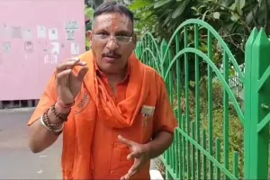 लखनऊ: अजीज कुरैशी के बयान पर भड़की हिंदू महासभा, पूर्व राज्यपाल को पाकिस्तान जानें की दे डाली सलाह