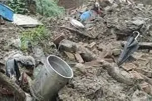 उन्नाव: बारिश ने बरपाया कहर, कच्चे मकान की छत गिरने से दबीं मां-बेटी