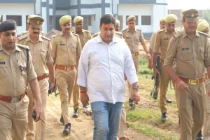 कानून व्यवस्था में खलल बर्दाश्त नहीं, मीडिया करे सहयोग : SP चक्रेश मिश्र