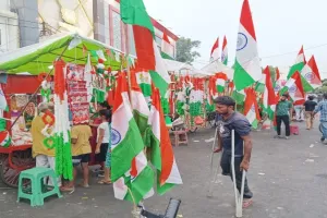 Independence Day 2023 : आजादी के जश्‍न में डूबा लखनऊ, हर तरफ तिरंगा ही तिरंगा