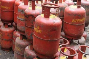 बरेली: उज्ज्वला लाभार्थियों काे साल में दो सिलिंडर देगी सरकार