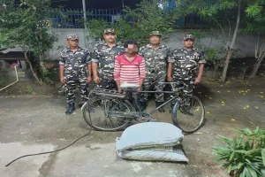 बहराइच में दो बोरी नेपाली डली के साथ तस्कर गिरफ्तार