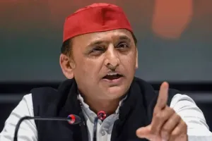 अखिलेश यादव ने LPG सिलेंडर कीमतों में छूट पर कसा तंज, लिखा ये Tweet  