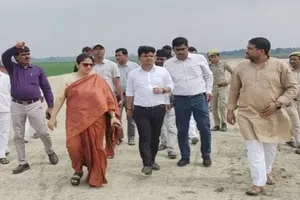 बस्ती : झील की कम खुदाई और बंधे की गुणवत्ता देख डीएम हुईं नाराज, अधिकारियों को दिए निर्देश