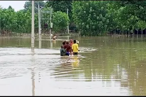 बहराइच : घाघरा नदी खतरे के निशान से 41 सेंटीमीटर ऊपर बह रही