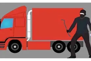 रुद्रपुर: चालकों ने मिलकर उड़ाया ट्रांसपोर्टर का ट्रक