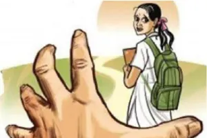 लालकुआं: समुदाय विशेष के युवक ने छात्रा को छेड़ा, हिंदूवादियों ने थाना घेरा