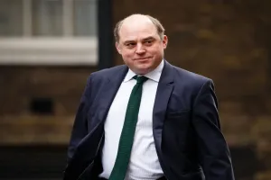 ब्रिटेन के रक्षा मंत्री बेन वालेस ने दिया पद से इस्तीफा, PM ऋषि सुनक करेंगे उत्तराधिकारी का नाम घोषित 