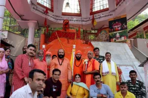 छड़ी मुबारक को श्रीनगर के ‘शारिका भवानी’ मंदिर ले जाया गया