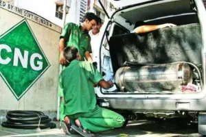 बरेली: सीएनजी कंपनी ने 10 कर्मियों को नौकरी से निकाला