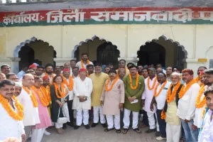 केंद्र व प्रदेश सरकार ने सबको ठगा: पवन पांडेय 