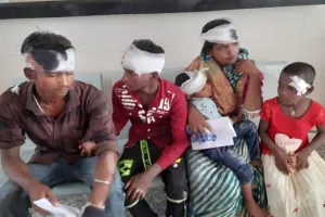 प्रतापगढ़: दर्शनार्थियों से भरा मालवाहक टेम्पो पलटा, दो युवतियों की मौत