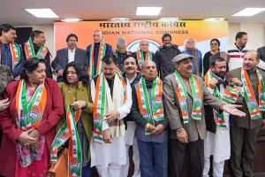 जम्मू-कश्मीर के कई नेता कांग्रेस में हुए शामिल, अधिकतर का संबंध DPAP से...