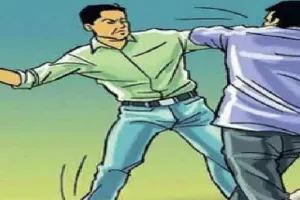 संभल: अंडे लाने से मना करने पर आग बबूला हुआ ग्रामीण, मारपीट कर गर्म तेल की कड़ाही में धकेला 