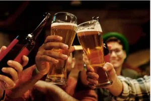 हल्द्वानी: नेपाल के अंतरराष्ट्रीय चोरों ने उड़ाई थी ठेके में दावत