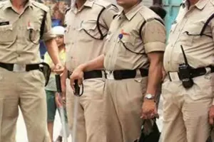 हरदोई: पुलिस कस्टडी से भागा बंदी कांस्टेबल रूम में पी रहा था दारू