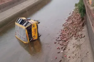 मुरादाबाद: कबाड़ की चेसिस पर दौड़ रही थी एनएस इंटरनेशनल स्कूल की बस