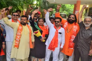 मुरादाबाद: अवैध रूप से संचालित अस्पतालों पर कार्रवाई की मांग, शिव सेना कार्यकर्ताओं ने सीएमओ को सौंपा ज्ञापन