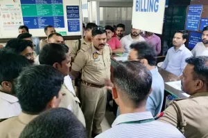 अमरोहा: जच्चा-बच्चा की मौत से गुस्साए परिजनों ने अस्पताल में किया हंगामा