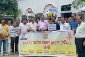 बरेली: शहर की फिजा बिगाड़ने वालों के खिलाफ व्यापारियों ने की कठोर कार्रवाई की मांग 