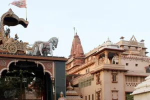 श्रीकृष्ण जन्मभूमि के पास रेलवे की जमीन पर बने बाकी के 135 मकान किये जाएंगे ध्वस्त, दिया नोटिस 