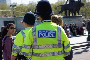 ब्रिटेन में सिख व्यक्ति पर सामुदायिक कार्यक्रम के दौरान दो लोगों को चाकू मारने का आरोप