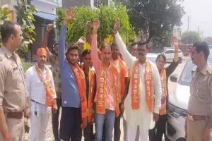 अमरोहा: संभल में विवादित स्थल पर जल चढ़ाने जा रहे शिव सैनिकों को पुलिस ने रोका, नोकझोंक