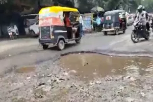 हल्द्वानी : बारिश से शहर की सड़कें हुई खस्ताहाल, मरम्मत की दरकार 