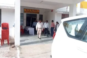 Mahoba News: EVM मशीनों का फर्स्ट लेवल चेकिंग का कार्य किया प्रारंभ, राजनीतिक दालों के नेता रहे मौजूद