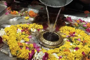 Sawan 7th Somwar 2023 : शिव मंदिरों में बाबा की भक्तों की भीड़, हर-हर महादेव के जयकारों के साथ कर रहे दर्शन
