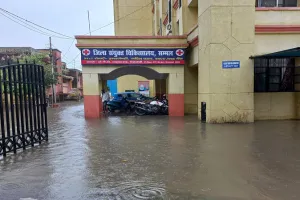 संभल: लगातार बारिश से जलभराव, कई जगह मकान गिरे 