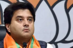 सिंधिया ने एएआई हवाई अड्डों की टर्मिनल इमारतों की वास्तुकला से जुड़ी किताब का किया विमोचन 