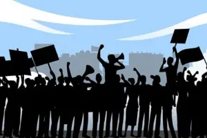 शक्तिफार्म: विद्युत विभाग के खिलाफ लोगों का फूटा गुस्सा, बारिश में किया प्रदर्शन