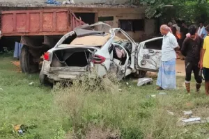 Accident In Unnao : तेज रफ्तार का कहर, कार सड़क किनारे खड़ी ट्रॉली से टकराई, दो की मौके पर मौत, तीन गंभीर
