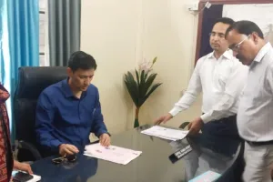 हल्द्वानी: मंडलायुक्त ने रजिस्ट्री दफ्तर में की छापेमारी,  लैंड फ्रॉड रोकने के लिए जारी प्रारूप के अनुपालन की जांच की 