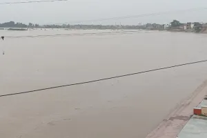 शाहजहांपुर: जिले की चार नदियां उफान पर, गांव के साथ-साथ शहर में भी बढ़ी चिंता