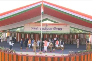 देहरादून: सीएम धामी ने ध्वजारोहण कर देश के लिए सर्वोच्च बलिदान देने वालों का किया स्मरण 