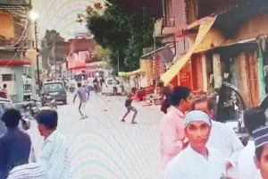 पीलीभीत: जहानाबाद में सड़क पर गुंडई, पत्थर बरसाए और चले लाठी डंडे...जानिए पूरा मामला 