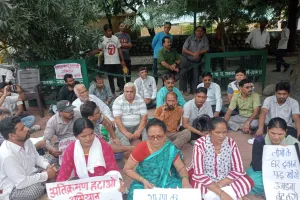 रामनगर: अतिक्रमण हटाने के खिलाफ जन संगठनों ने किया धरना प्रदर्शन