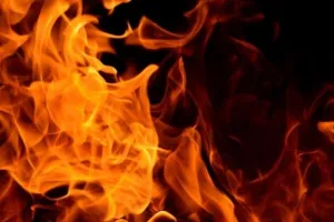 हल्द्वानी: टेंट हाउस में अज्ञात कारणों की वजह से लगी आग, क्षेत्र में फैली सनसनी 