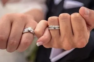 सगाई के बाद पार्टनर से बात करते समय इन बातों का रखें खास ख्याल, रिश्ते में कभी नहीं आएगी दरार 